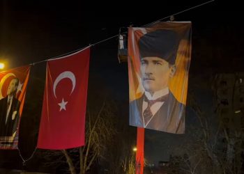 رفع صور أتاتورك بشارع السفارة السعودية في أنقرة