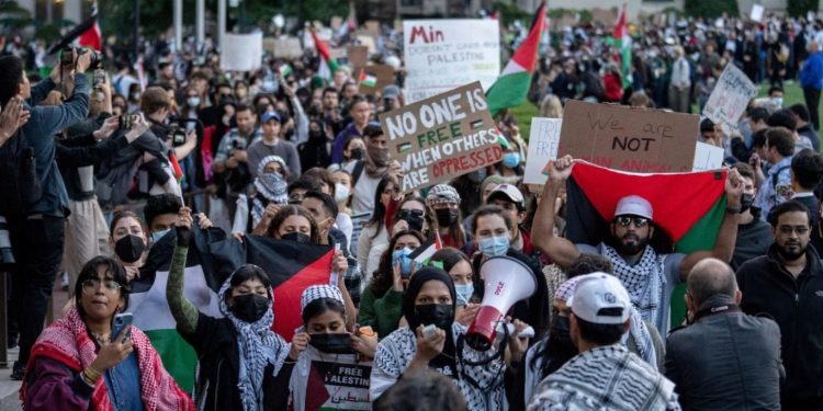 انحياز بايدن تجاه إسرائيل يكبِّده أصوات الناخبين المسلمين