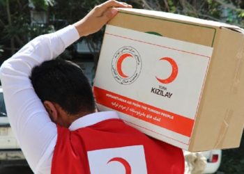 الهلال الأحمر التركي يسلم الصومال 2000 ألف طرد غذائي