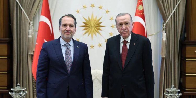 صحفية: حزب الرفاه يثير غضب «العدالة والتنمية»