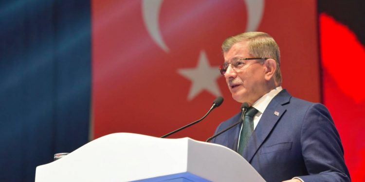 أحمد داود أوغلو زعيمًا لحزب المستقبل من جديد