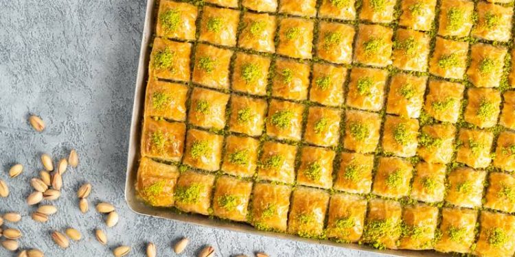 حزب العدالة والتنمية يفوز بمناقصة حلوى بمليون و451 ألف ليرة