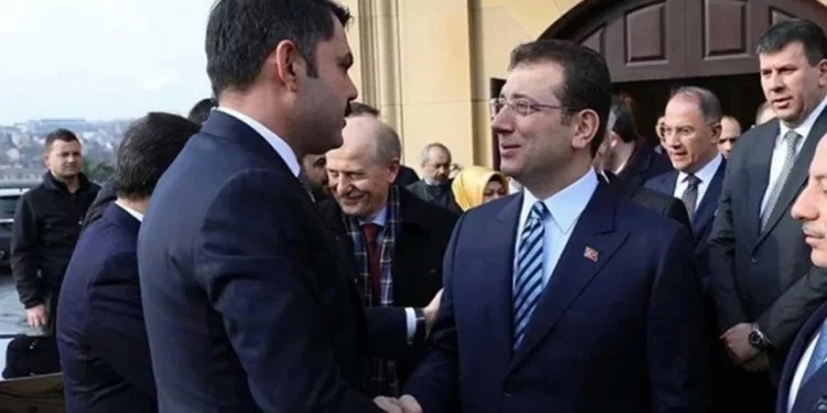 استطلاع: عمدة إسطنبول يتفوق على منافسه من الحزب الحاكم