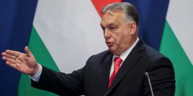 رئيس الوزراء المجري يدعو نظيره السويدي لزيارة بودابست