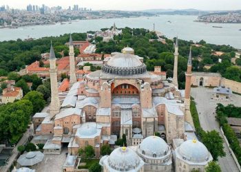 صديق أردوغان يفوز بمناقصة ترميم آيا صوفيا