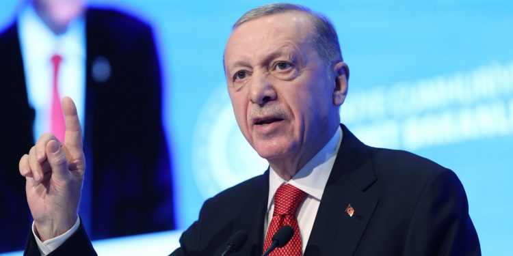 أردوغان يدافع عن السعودية بعد أزمة نهائي السوبر التركي 