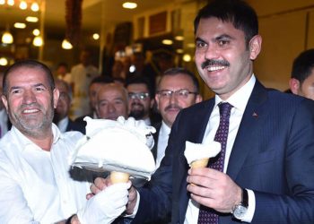 مراد كوروم يظهر مع متهم بمقتل 35 شخصًا!