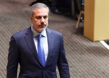 وزير خارجية تركيا: الولايات المتحدة تلعب بالنار