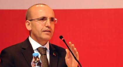 وزير المالية التركي يدعم محافظ البنك المركزي الجديد