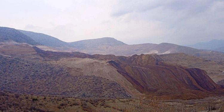 انهيار منجم في تركيا وغموض حول مصير العمال