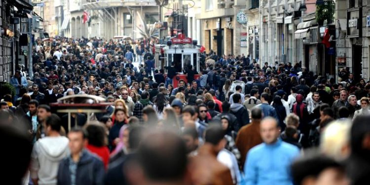 كم يبلغ تعداد تركيا السكاني في 2024؟