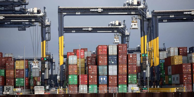 تركيا.. تراجع سريع في عجز التجارة الخارجية