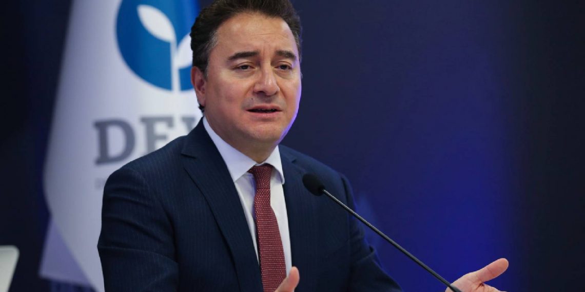 باباجان: على أردوغان الاستقالة وليس محافظ البنك المركزي