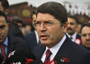 وزير: الانتخابات في تركيا مثال للعالم!