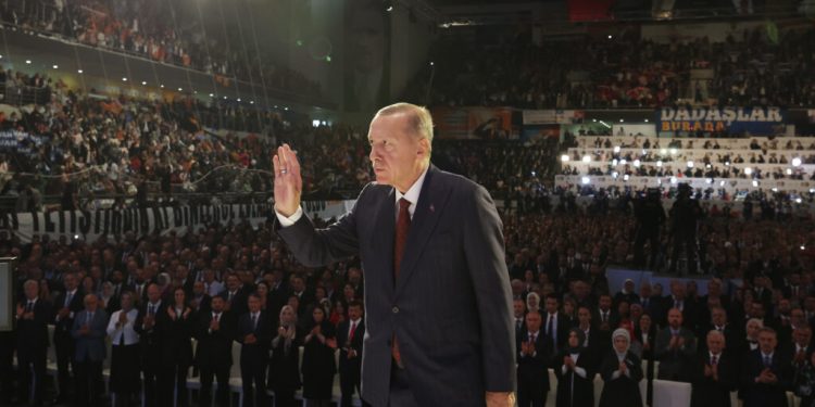 صحفي تركي: النظام الرئاسي سينتهي برحيل أردوغان