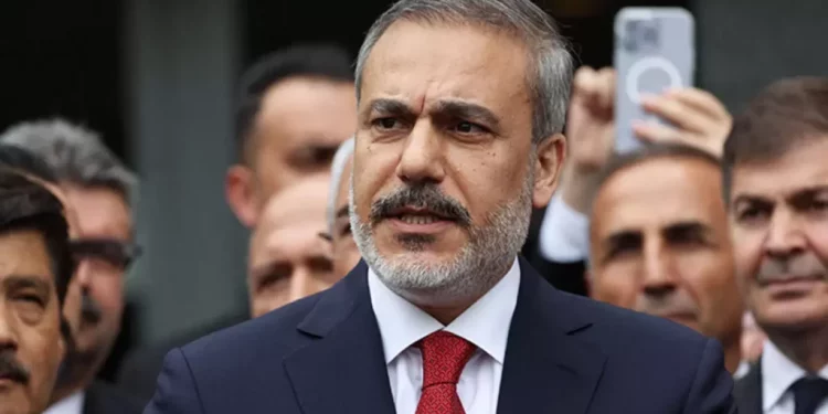 هاكان فيدان يعتبر حزب طالباني “تهديدًا للأمن القومي”