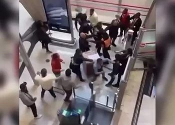 شجار في مطار باريس بسبب ترحيل ناشط كردي إلى تركيا