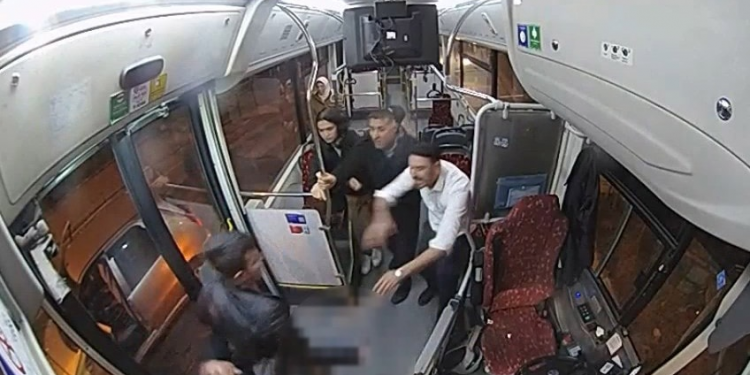 طعن سائق حافلة عامة في إسطنبول