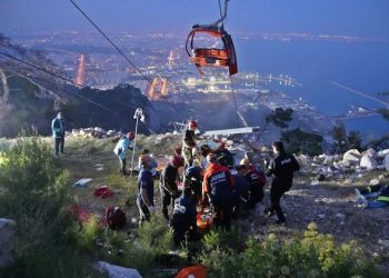 عمليات الإنقاذ مستمرة لحادث الـ”تلفريك” في تركيا