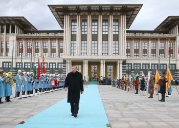 القصر الرئاسي التركي ينفق 17 ألف ليرة في الدقيقة!