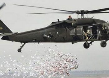 الطيران الإسرائيلي يلقي منشورات على قطاع غزة