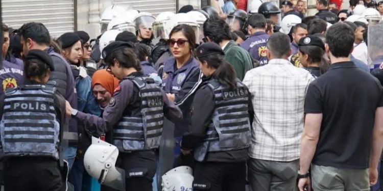 تركيا.. إقالة مسؤولين أمنيين عقب التظاهرة المنددة بالتجارة مع إسرائيل