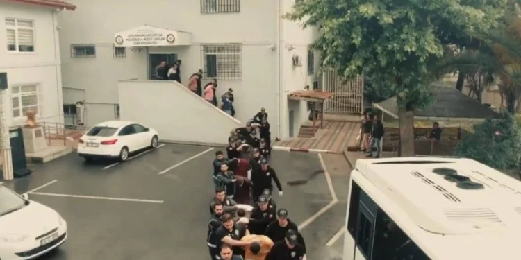 اعتقال 40 من مهربي المهاجرين في تركيا