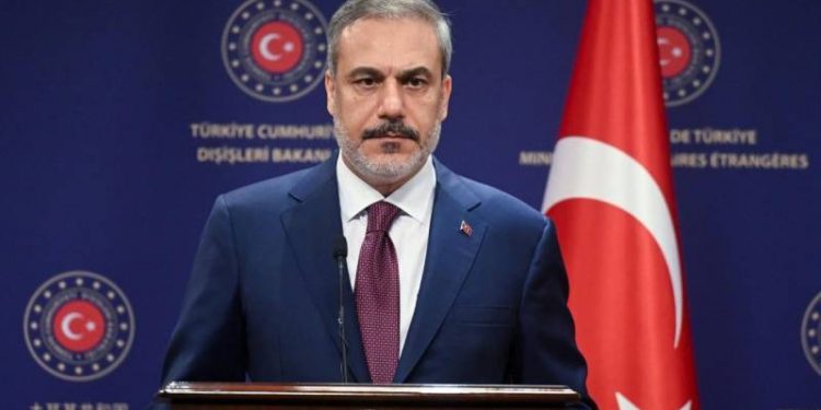 وزير الخارجية التركي يحضر اجتماع الناتو في براغ