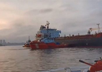 انجراف ناقلة تحمل 40 ألف طن نفط إلى الشاطئ في إسطنبول