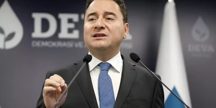 باباجان يتهم الحكومة التركية بالتأخر في إنقاذ الفلسطينيين