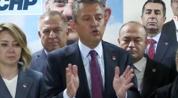 زعيم المعارضة التركية يدافع عن العرب في بلاده