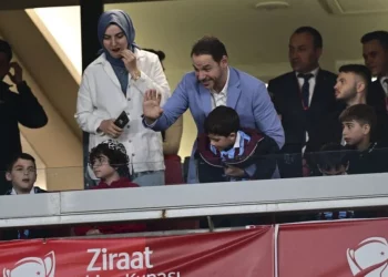 صهر أردوغان يظهر بعد 6 أشهر من الاختفاء