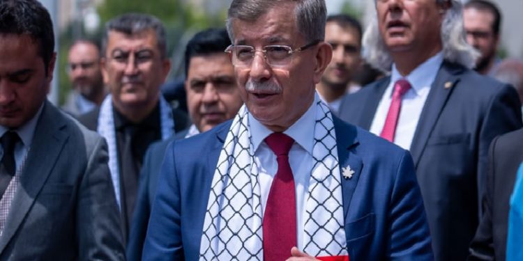 داود أوغلو: لا نريد في تركيا  دبلوماسيين للإبادة الجماعية