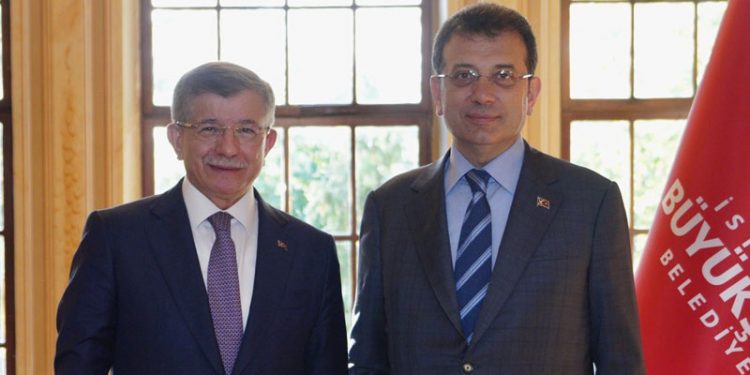 داود أوغلو ينصح عمدة إسطنبول بأمر مهم