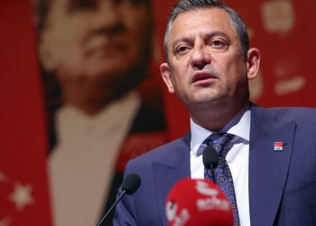 أوزجور أوزال: سنصل للسلطة في الانتخابات القادمة