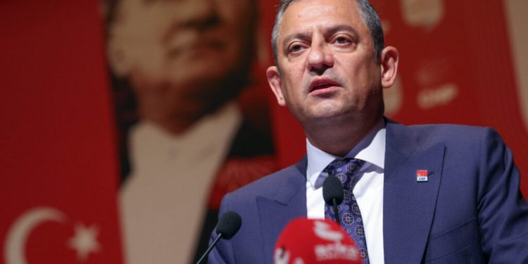 أوزجور أوزال: سنصل للسلطة في الانتخابات القادمة