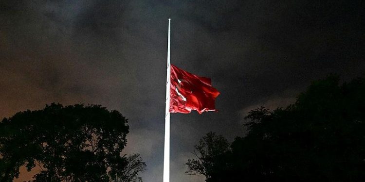 تركيا تعلن الحداد وتنكس الأعلام حزنا على رحيل إبراهيم رئيسي
