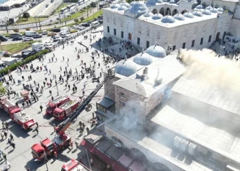 إخماد حريق البازار المصري في إسطنبول