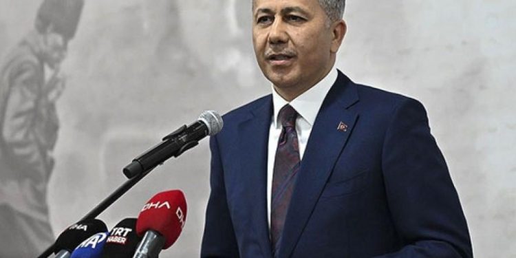 وزير الداخلية التركي يعلن اعتقال 5000 شخص