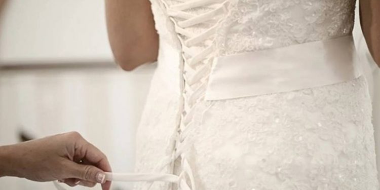 فرض رسوم على تجربة فساتين الزفاف في تركيا