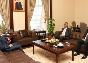 زعيم المعارضة في شمال قبرص يزور حزب العدالة والتنمية