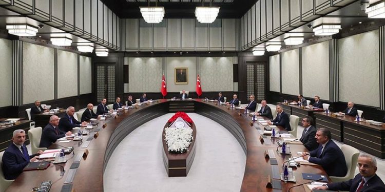 هل يقيل أردوغان وزيرين من حكومته؟