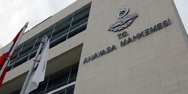 المحكمة الدستورية تواصل سحب صلاحيات أردوغان