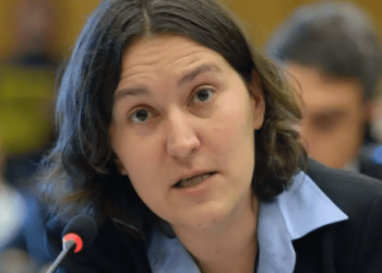 كاتي بيري: أردوغان يؤمن بالديمقراطية عندما يصوت الناس لحزبه