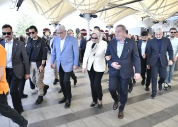 ميرال أكشنار تظهر للمرة الأولى بعد إستقالتها من حزب الجيد