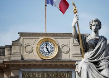 بدء الانتخابات التشريعية التاريخية في فرنسا