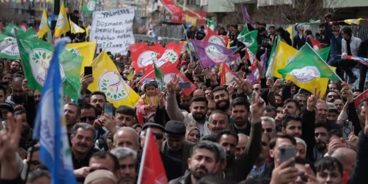 تركيا.. الحزب الكردي يطلق مسيرة ضد الوصاية