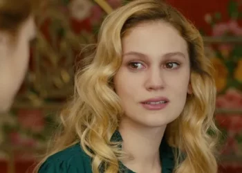 ممثلة تركية تشكو من فاتورة ستاربكس