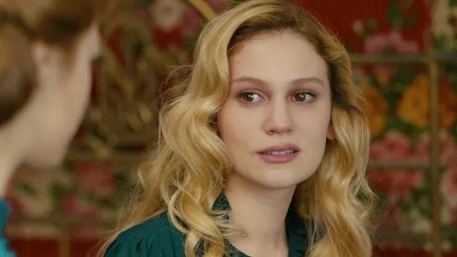 ممثلة تركية تشكو من فاتورة ستاربكس