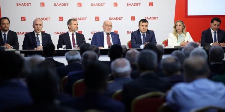 زعيم حزب السعادة يستقيل ويختار بديلا له